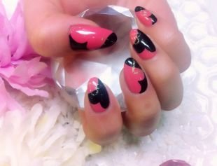 Маникюр акрилом, розово-черный маникюр "сердечки" на ногтях с блестками