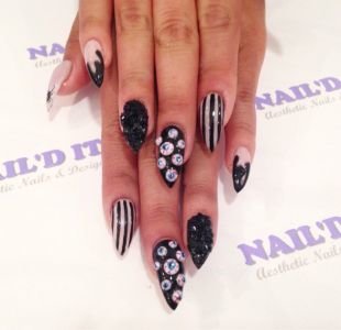 Черный дизайн ногтей, макияж на хэллоуин для ногтей острой формы