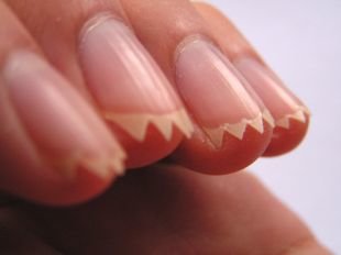 Дизайн коротких ногтей, маникюр с ногтями-зубами